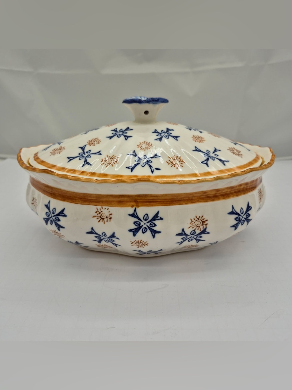 Tempo-Tations by Tara Oval Ceramic Casserole Dish w/ Lid Blue Floral Glossy